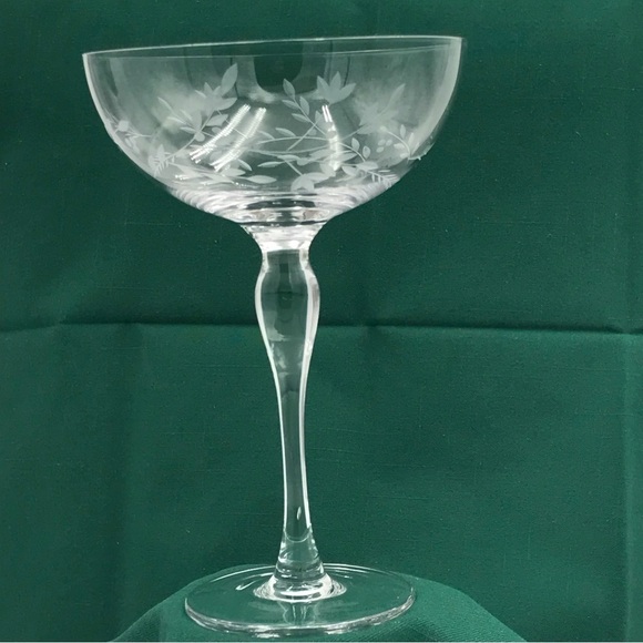 Vintage Etched Glass Champagne Glasses - Picture 7 of 8